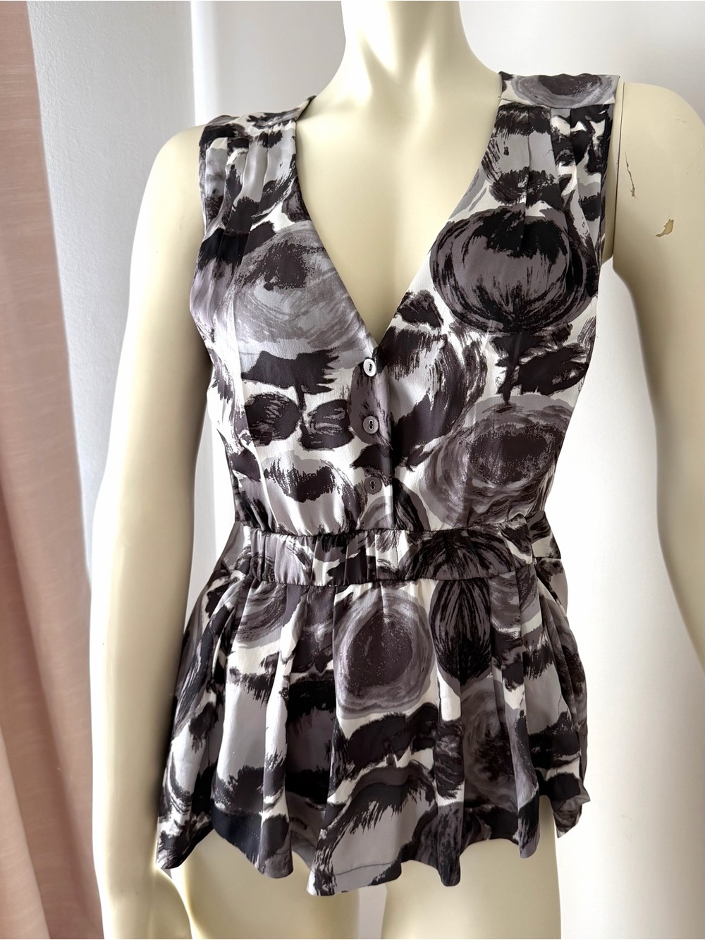 BCBGMaxAzria 100% Silk Peplum Blouse. Size small. Excellent condition.